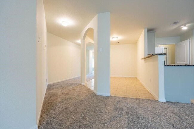 Building Photo - 22538 Cloverland Field Dr