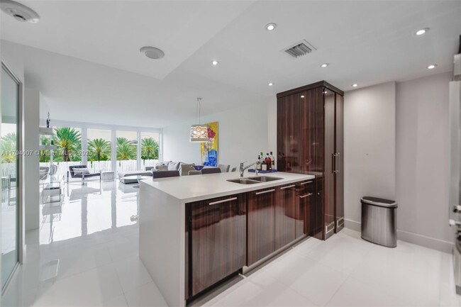 Building Photo - 10275 Collins Ave