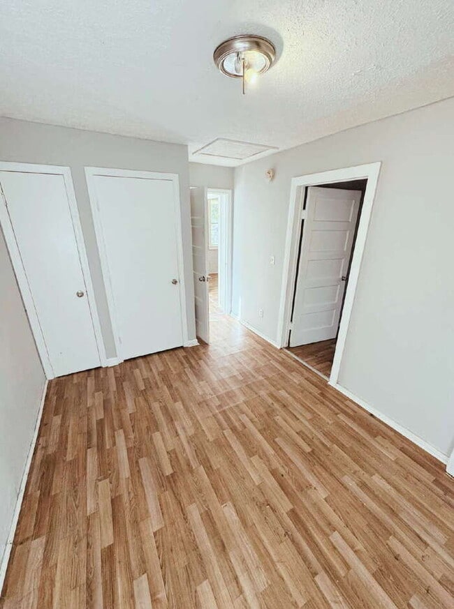 Building Photo - 743 Bright St