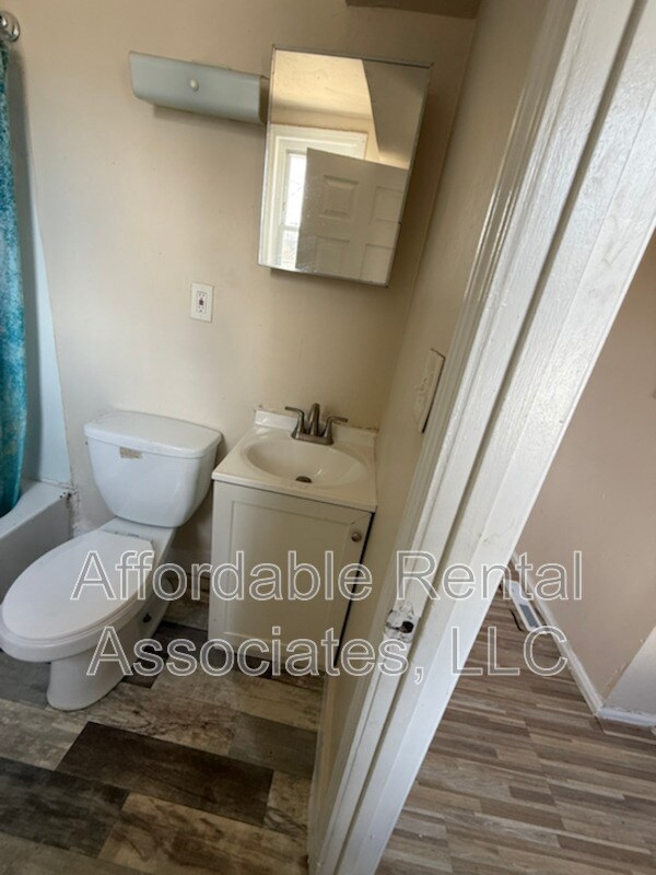 Building Photo - 1425 S 11th St