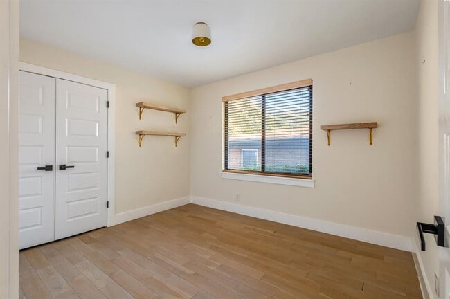 Building Photo - 1604 Elmhurst Dr