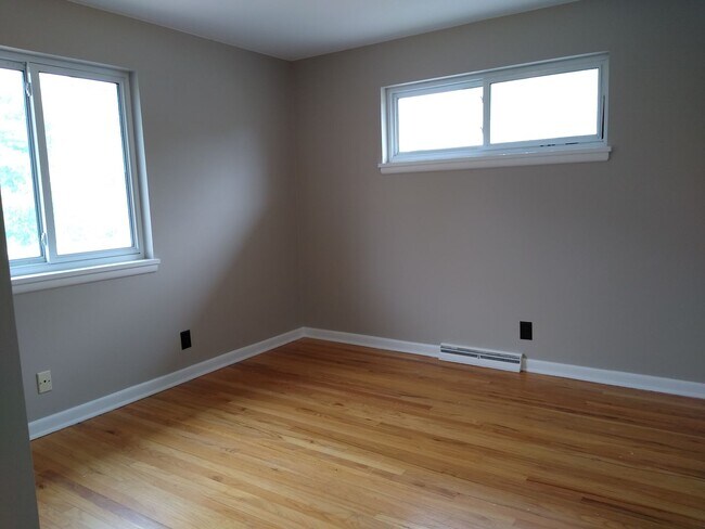 Building Photo - Stunning 4 bedroom 2 bath Virginia Village...