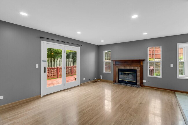 Building Photo - 2S601 River Oaks Dr