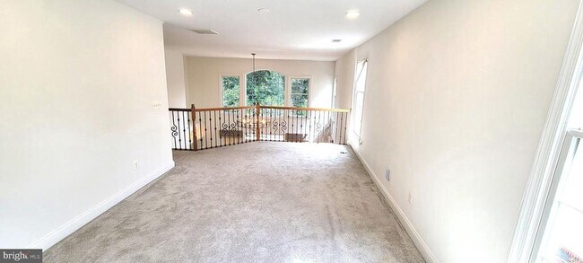 Building Photo - 15292 Golf View Dr