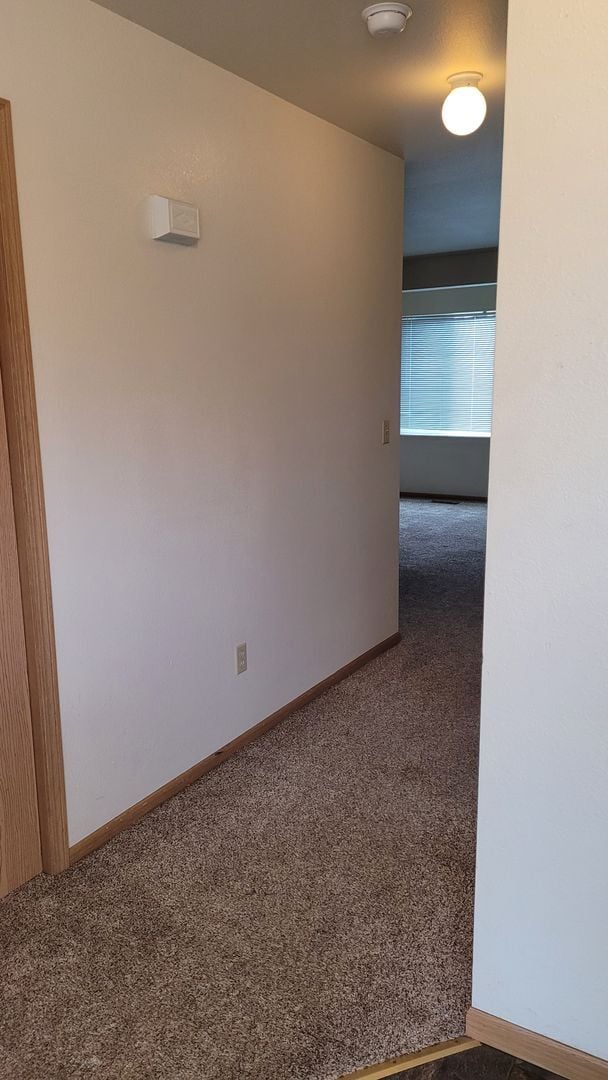 Building Photo - Bright & Convenient Townhouse Living!