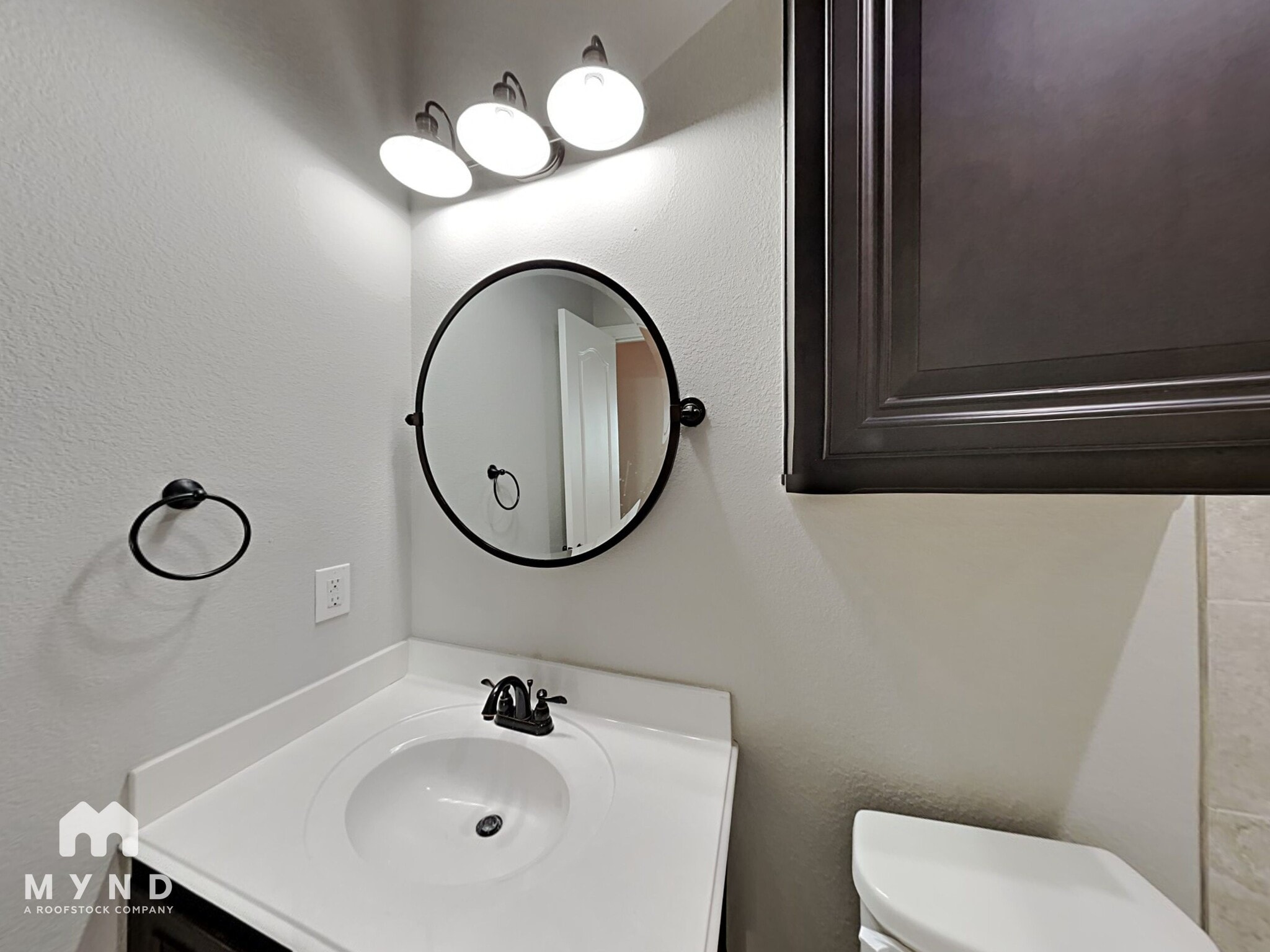 Building Photo - 4424 Oak Bluff Dr