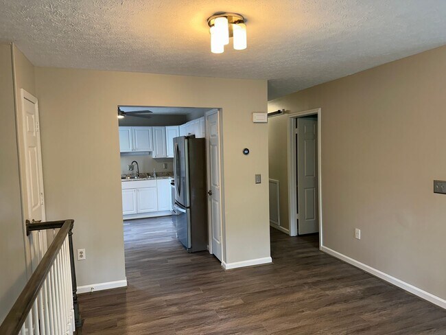 Building Photo - Updated 3 Bedroom 2.5 Bath Home on Hardwoo...