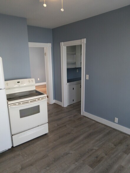 Building Photo - 13 2nd St