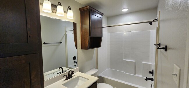 Building Photo - 5600 Settlers Ct