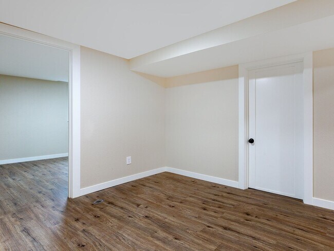 Building Photo - 4215 N Colonial Ave