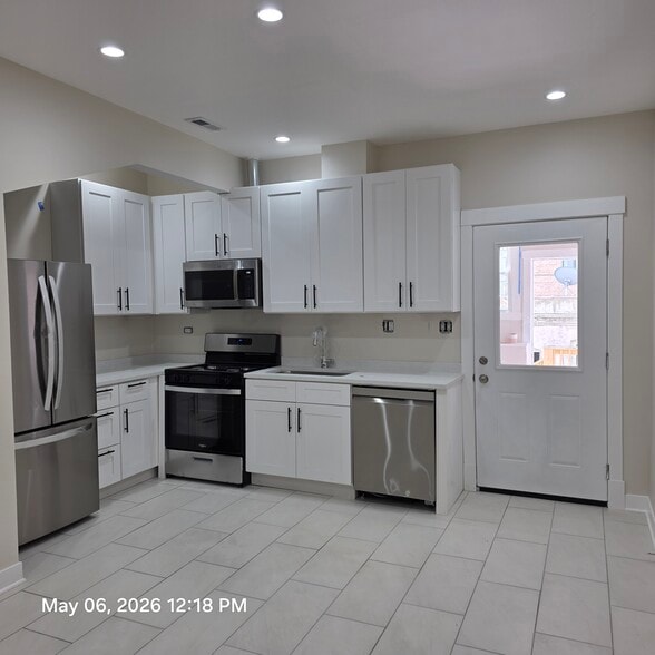 Building Photo - 2637 W Winona St