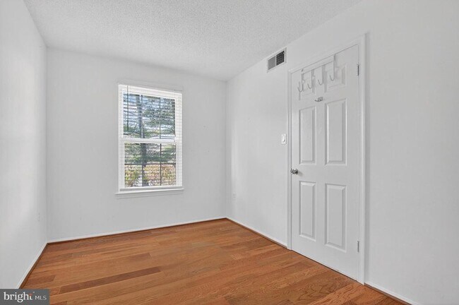 Building Photo - 7753 Inversham Dr