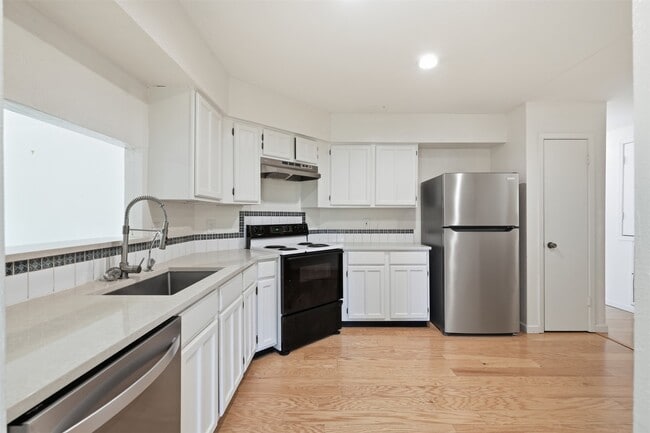 Building Photo - 214 Glen Haven Ct