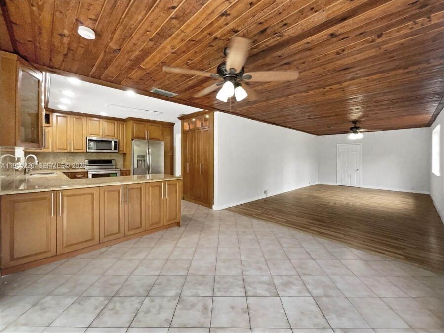 Building Photo - 10001 SW 99th Ave