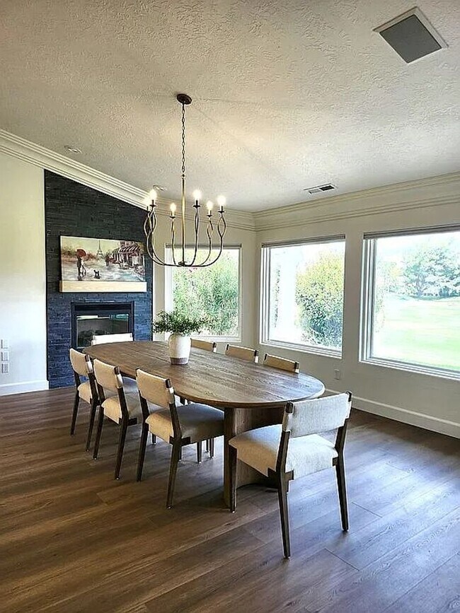 Building Photo - Charming Home Next To Sunbrook Golf Club!