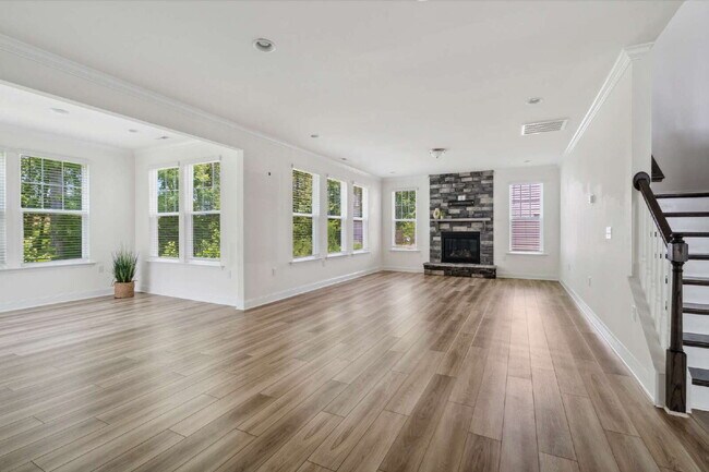 Building Photo - 130 Silent Brk Trl