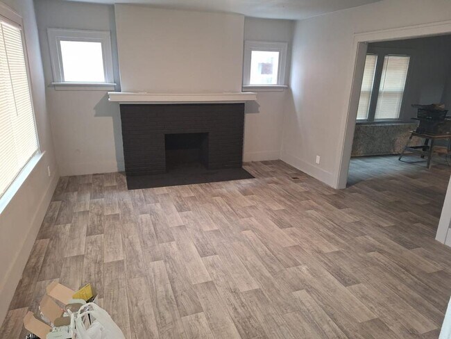 Building Photo - 13225 Santa Rosa Dr