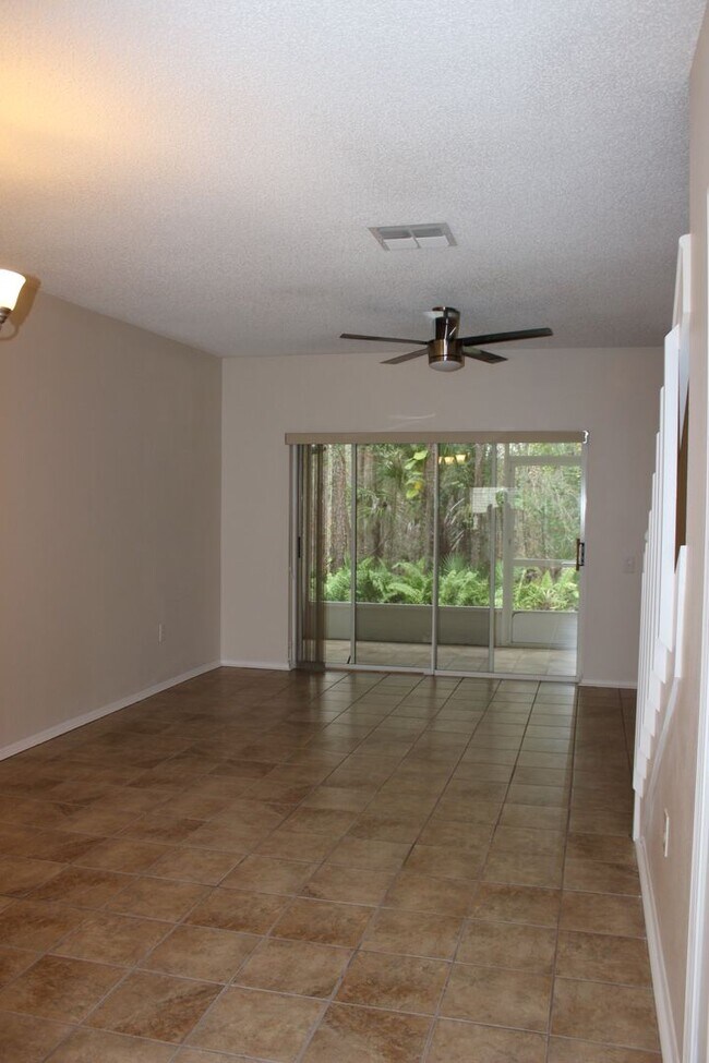 Building Photo - Beautiful 2 Bedroom, 2.5 Bath Townhome in Private Gated Community Of Hunter's Key In New Tampa