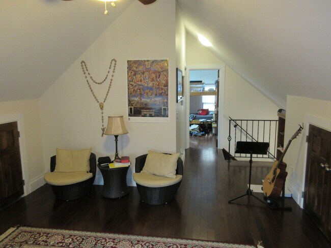 Building Photo - 53 E Northwood Ave