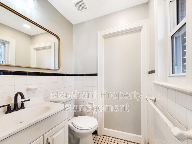 Building Photo - 103 Robin Hood Rd