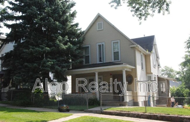 Primary Photo - 1040 Jessie St