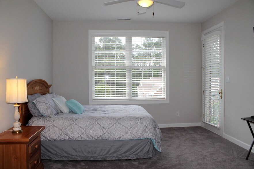 Building Photo - 2137 Creswell Dr