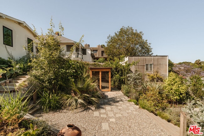 Building Photo - 1097 W Kensington Rd