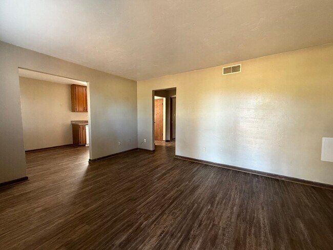 Building Photo - 1411 Lazy Brook