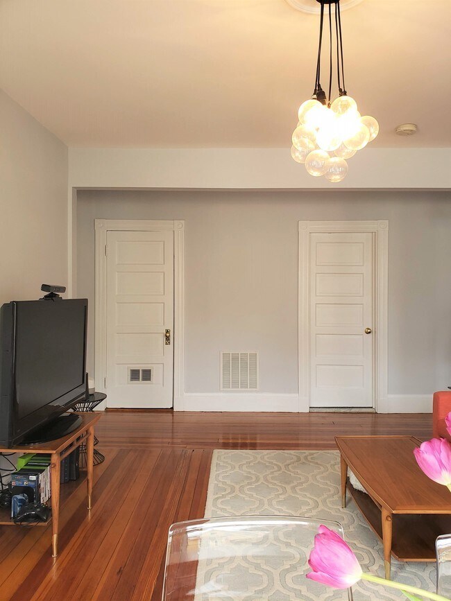 Building Photo - 12 Oliver Rd