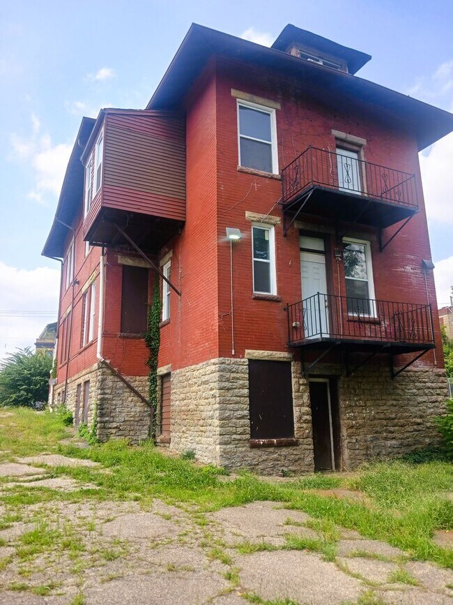 Building Photo - 3636 Reading Rd