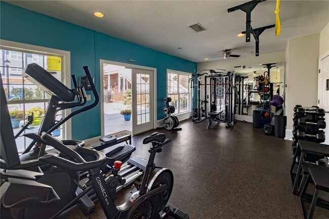 Building Photo - 267 Carlyle Park Dr