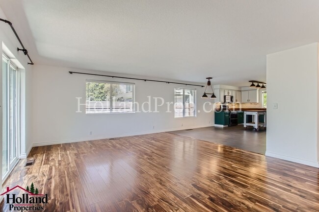Building Photo - Charming & Spacious 3-Bed, 2-Bath Home in Peaceful North Plains!