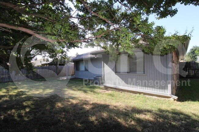 Building Photo - 311 Lemon Dr