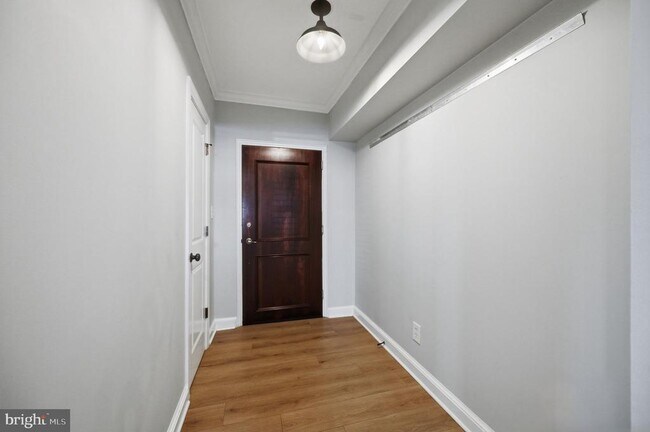 Building Photo - 906 S Washington St