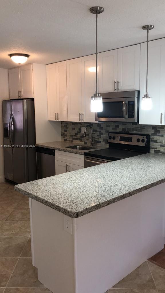 Building Photo - 104 Gardens Dr