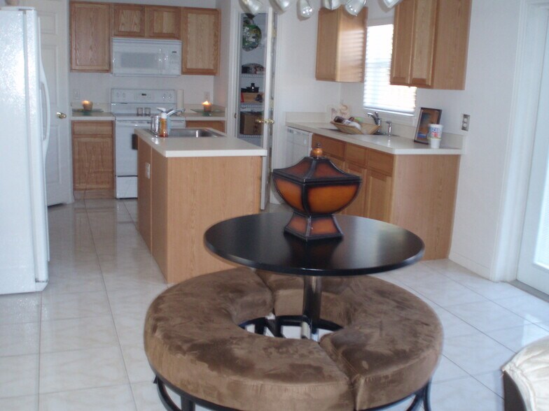 Building Photo - 981 SW McElroy Ave