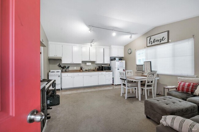 Building Photo - 18823 Beatrice Dr