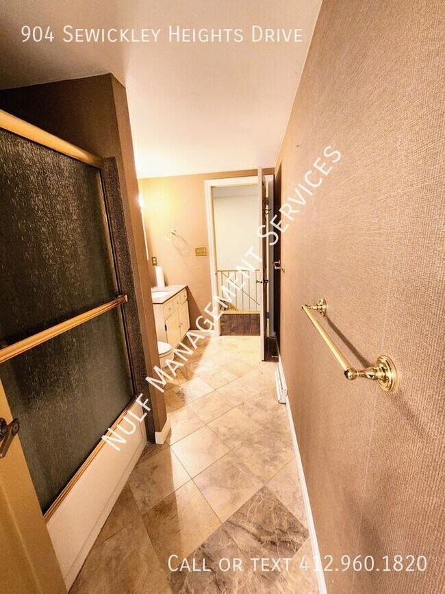 Building Photo - 904 Sewickley Heights Dr