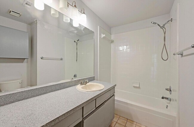 Building Photo - 1815 River Crossing Cir