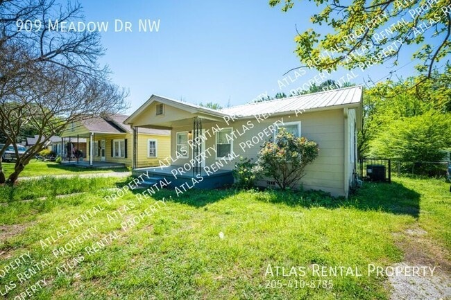 Building Photo - 909 Meadow Dr NW