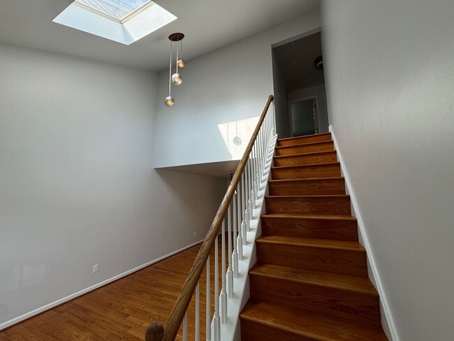Building Photo - THREE BEDROOM  w Finished Basement- PARKLA...