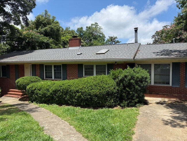 Building Photo - Intown House