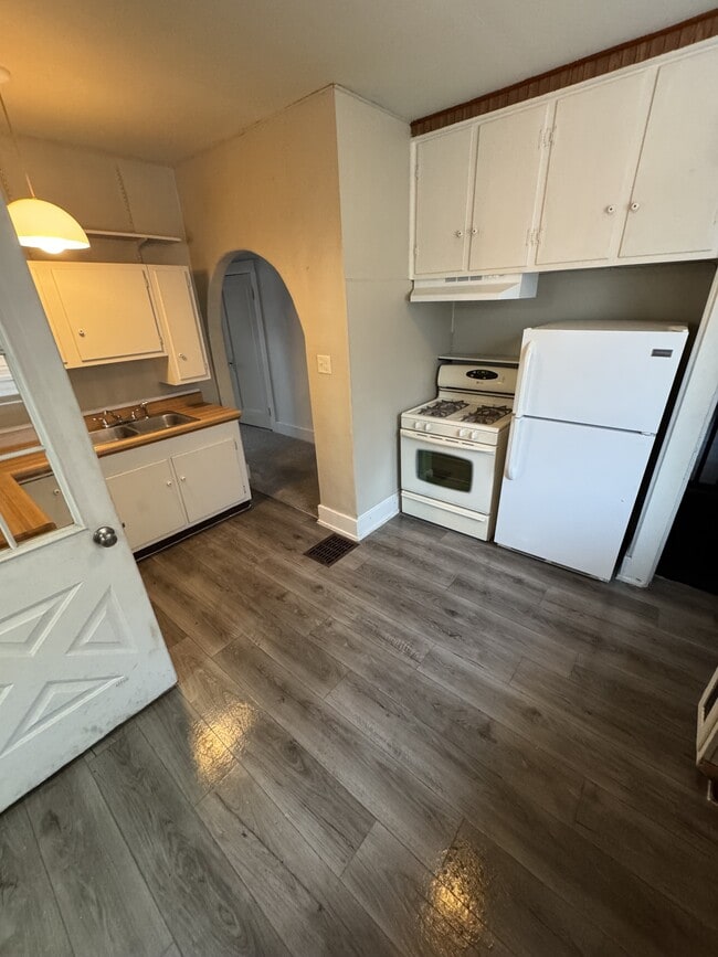 Building Photo - 1925 Sheridan Rd