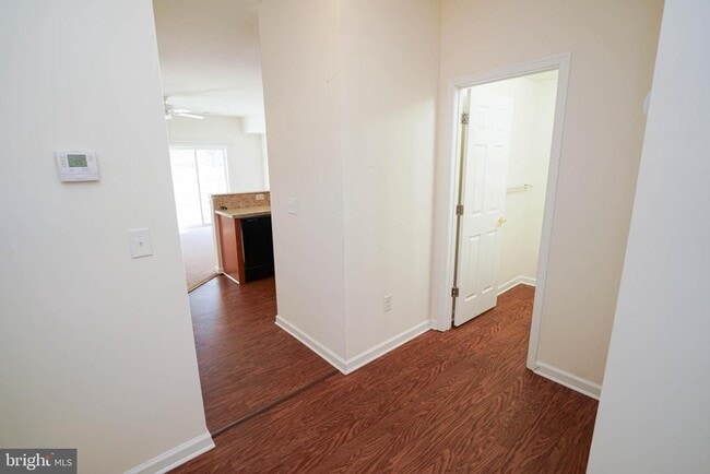 Building Photo - 403 Parkview Ct