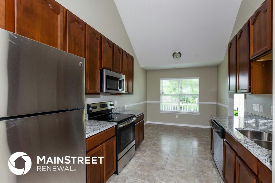 Building Photo - 2439 Sunset Oaks Dr