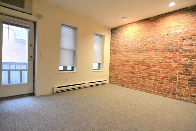 Building Photo - 67 St Germain St
