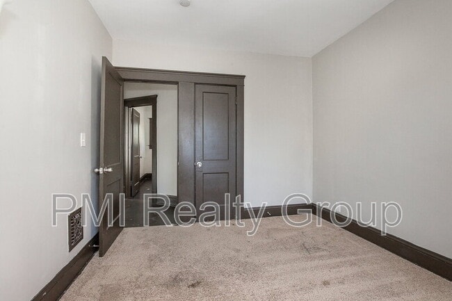 Building Photo - 476 E 108th St
