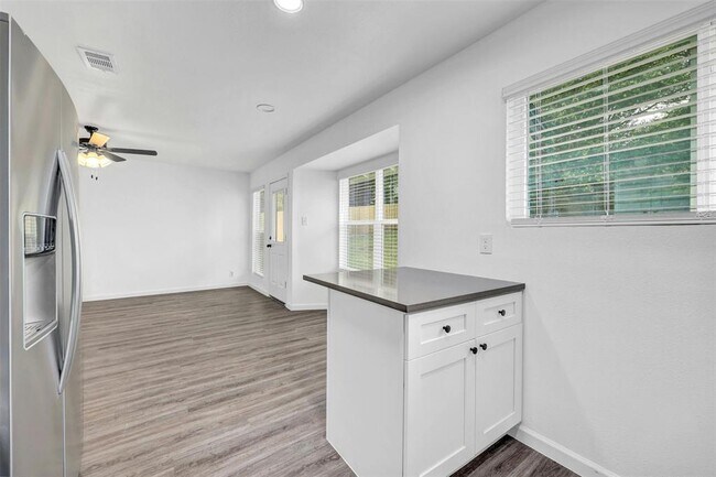 Building Photo - 6506 King George Dr