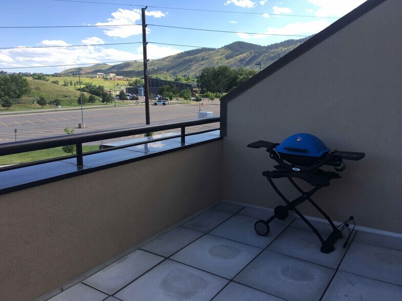 Building Photo - 615 24th St