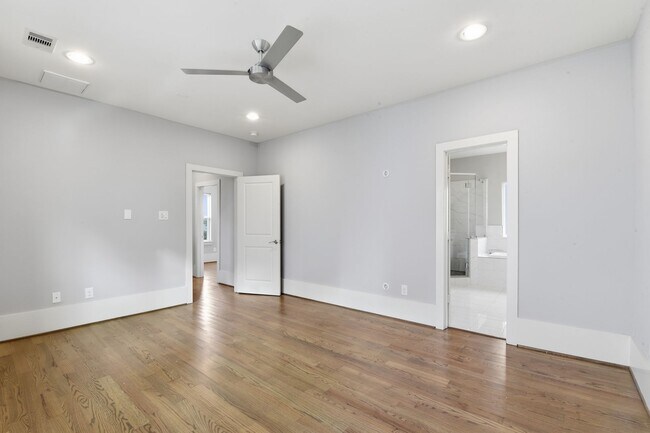 Building Photo - Rooftop Deck with Downtown Views in Sawyer Heights